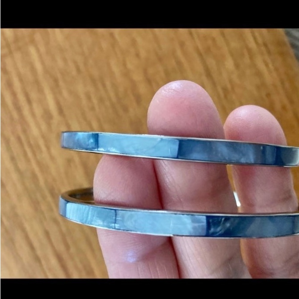 Bangle/Bracelets Pair. Oyster Shell Inlay in Silver Tone. Pre Owned. Beautiful